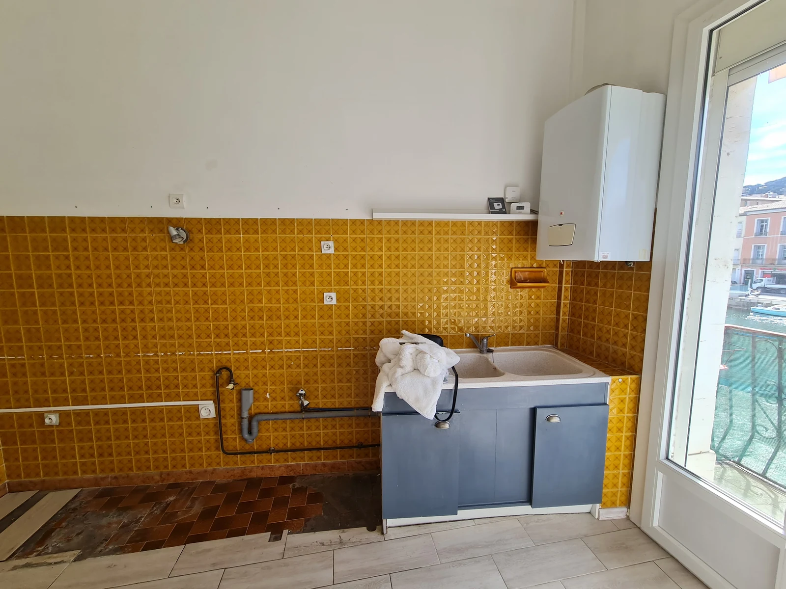 Cuisine Mme L. — Sète 34 — état avant travaux